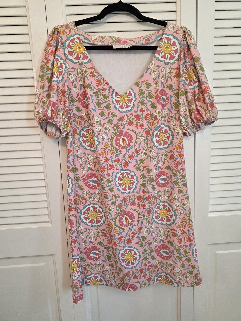 Smith & Quinn Medium Women’s Pink Floral V-Neck Puff Sleeve Top